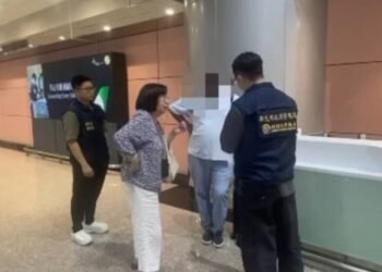法籍男吞海洛因球桃機闖關　一入境即被逮排出101顆
