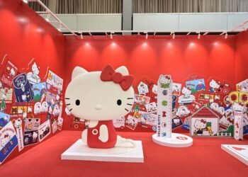 日本【Hello Kitty 展】海外巡迴台灣高雄場7/3 登場　揭開 50年百變魅力、限定透卡、展場周邊一次收藏　 新光三越左營盛大開展　