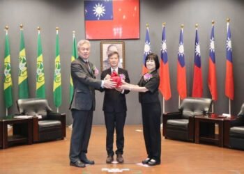 基隆關新任關務長吳慧燕履新　彭英偉署長親臨監交期許勇於承擔