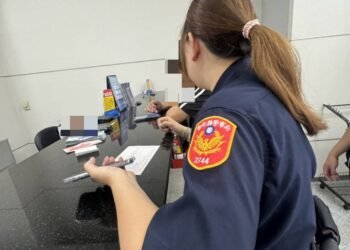 暖警及時拆穿成功攔阻 假交友真詐財 8 暖警及時拆穿成功攔阻 假交友真詐財