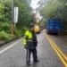 路樹倒塌阻交通 員警接力疏導守護用路人安全 9 路樹倒塌阻交通 員警接力疏導守護用路人安全
