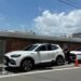 空間受限無法拖吊！警無懼烈日推車解圍
