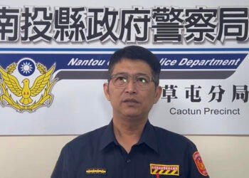 草屯鎮碧山路段發生2部自小客車行經路口未減速碰撞之交通事故