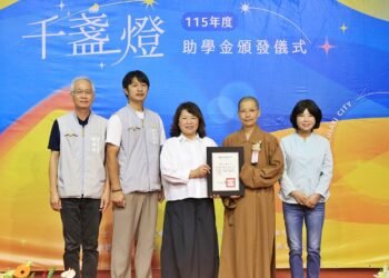 匯聚愛心照亮未來 嘉市「千盞燈」助67位學子勇敢逐夢 8 匯聚愛心照亮未來 嘉市「千盞燈」助67位學子勇敢逐夢