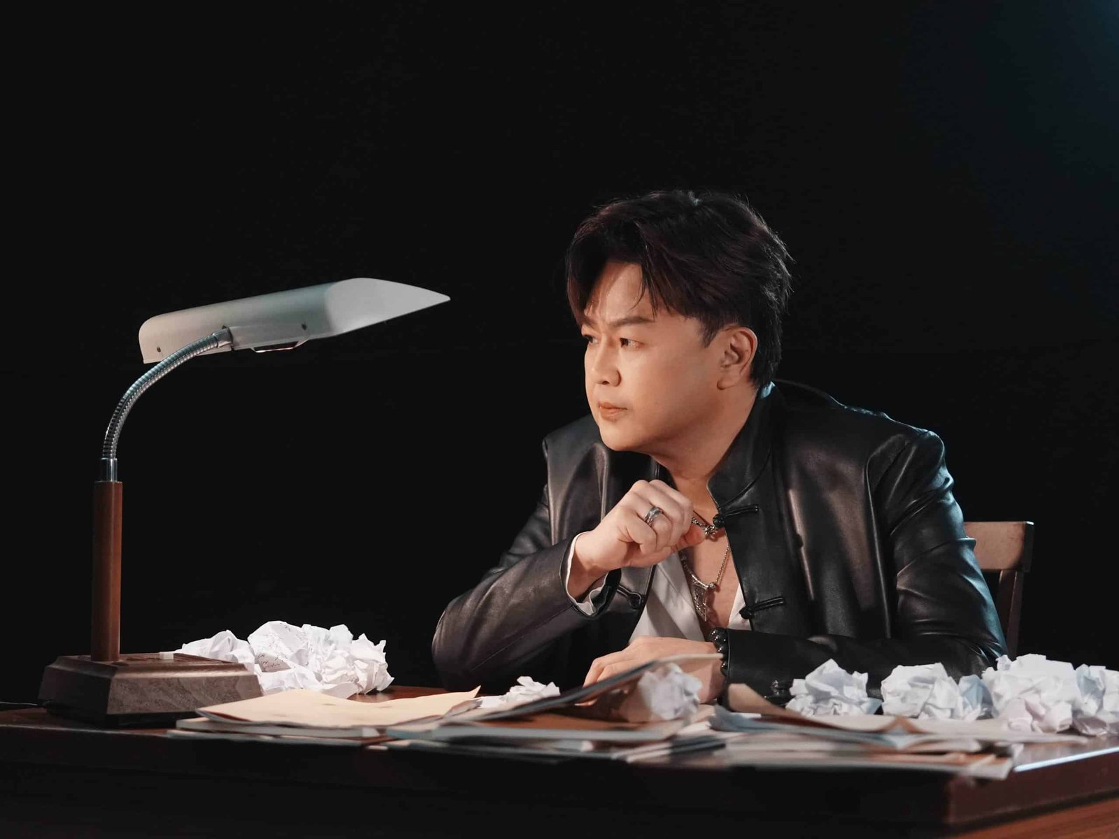 蘇震洋圓了發片夢 拍 MV 建構俠客打敗大魔王 英雄救美的故事 1 A1_00933-scaled-1