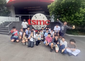 AI時代帶動科技教育新趨勢 台灣學聯2026暑期職業探索課程培育半導體新世代人才 13 AI時代帶動科技教育新趨勢 台灣學聯2026暑期職業探索課程培育半導體新世代人才
