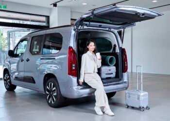 OPEL COMBO 全新「流光銀」車色七月中旬進駐展間