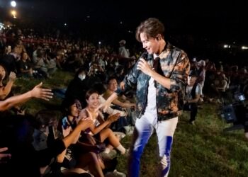 台東熱氣球光雕音樂會璀璨登場　李聖傑壓軸引萬人大合唱