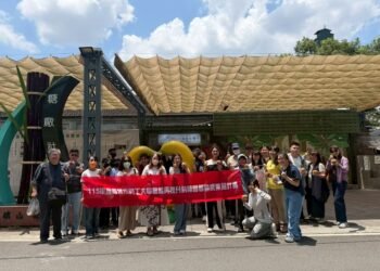 運用AI輔助設計重新定位品牌 　勞工大學帶領創業新手 　職能再提升
