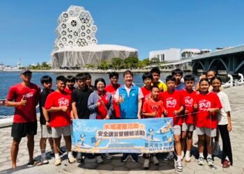 海洋教育上山啦　茂林國中愛河灣　 SUP水域活動初體驗