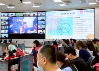 桃市府明動員回復市容加班收運垃圾