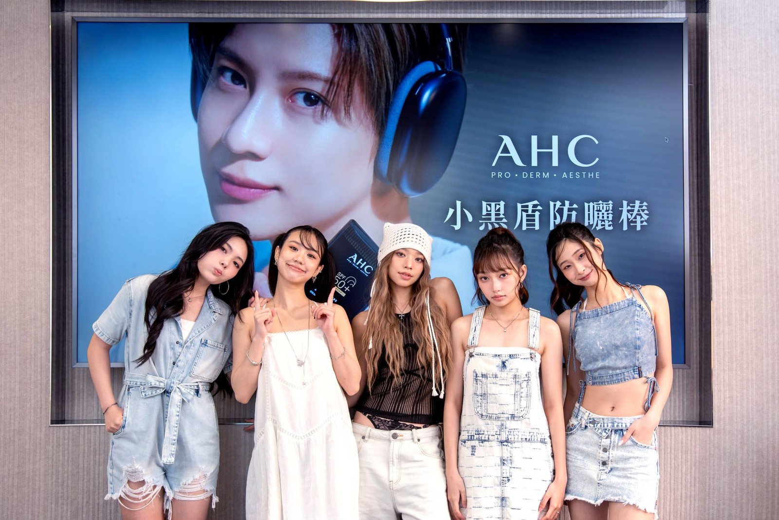babyMINT 曝曬 濃妝唱跳全年無休的高密度演出 攜手 AHC 體驗全套防曬真實測試 1 babyMINTE9AB94E9A997E581B6E5838FE6B3B0E6B091E4BBA3E8A880AHCE5B08FE9BB91E79BBEE998B2E69BACE7B3BBE58897_11-scaled-1