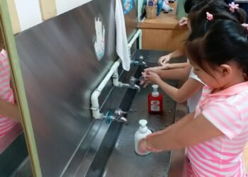 開學在即防疫不能鬆懈 疾管署籲校園落實勤洗手 防腸病毒、流感、新冠 5 開學在即防疫不能鬆懈 疾管署籲校園落實勤洗手 防腸病毒、流感、新冠