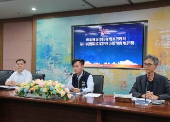 台中檔案管理再傳捷報 中市地稅局、西屯戶所雙獲第23屆金檔獎 2位優秀人員榮獲金質獎 13 台中檔案管理再傳捷報 中市地稅局、西屯戶所雙獲第23屆金檔獎 2位優秀人員榮獲金質獎