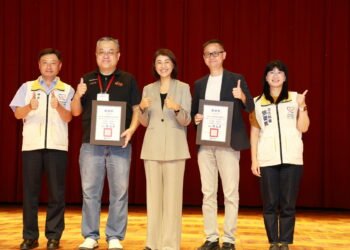 投縣府攜手基金會與教會傳愛「攜手愛無限」 關懷弱勢家庭 4 投縣府攜手基金會與教會傳愛「攜手愛無限」 關懷弱勢家庭