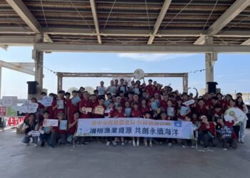 中市農業局攜手企業志工推進環境永續 公私協力造林護港 魚苗放流共護海洋 7 中市農業局攜手企業志工推進環境永續 公私協力造林護港 魚苗放流共護海洋