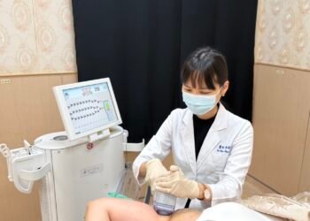 國小生腋下飄異味　醫曝：恐是狐臭，也可能是性早熟訊號