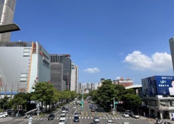 科技治理守護藍天 中市推動「藍天白雲行動計畫」展現空品改善成效 6 科技治理守護藍天 中市推動「藍天白雲行動計畫」展現空品改善成效