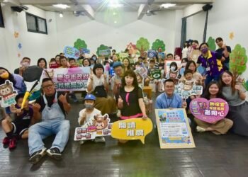 「雲端魔法」護地球! 中市地稅局親子故事劇場嗨翻深波圖書館 6 「雲端魔法」護地球! 中市地稅局親子故事劇場嗨翻深波圖書館
