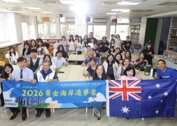 南投青年躍上國際!旭光高中「黃金海岸造夢者」赴澳圓夢 副縣長王瑞德代許縣長授旗鼓勵祝福 10 南投青年躍上國際!旭光高中「黃金海岸造夢者」赴澳圓夢 副縣長王瑞德代許縣長授旗鼓勵祝福