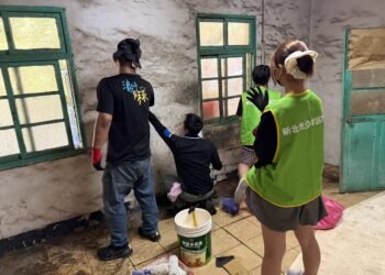 新北少年培力園少年工班走進偏鄉　為獨居長輩修繕水電、油漆改善環境
