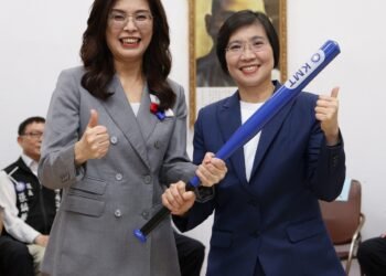 新竹縣國民黨整隊完成 鄭麗文、楊文科同喊吹起團結號角打贏五合一 全力支持徐欣瑩 7 新竹縣國民黨整隊完成 鄭麗文、楊文科同喊吹起團結號角打贏五合一 全力支持徐欣瑩