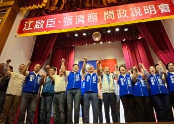 循盧秀燕勝選模式 江啟臣第一場問政說明會從清水紫雲巖出發 議長張清照號召地方重要人士力挺 盧秀燕也趕來站台 7 循盧秀燕勝選模式 江啟臣第一場問政說明會從清水紫雲巖出發 議長張清照號召地方重要人士力挺 盧秀燕也趕來站台