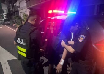 老翁深夜徘徊街頭　暖警化身回家引路人