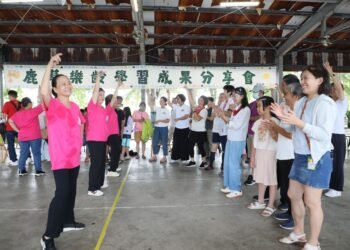 鹿草樂齡中心陪伴鄉親搭建學習舞台 成果分享會 展現自信活力 10 鹿草樂齡中心陪伴鄉親搭建學習舞台 成果分享會 展現自信活力