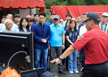 指南宮凌霄寶殿遭祝融 蔣萬安勘災:市府與廟方並肩 守護臺北信仰地標 8 指南宮凌霄寶殿遭祝融 蔣萬安勘災:市府與廟方並肩 守護臺北信仰地標
