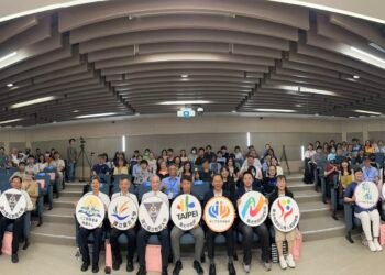 企業要什麼AI人才?北市論壇揭3大關鍵 助勞工搶搭AI轉型列車 11 企業要什麼AI人才?北市論壇揭3大關鍵 助勞工搶搭AI轉型列車