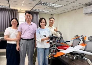賴瑞隆挺政院版無人載具條例 柯競辦酸:忘記自己有提案? 7 賴瑞隆挺政院版無人載具條例 柯競辦酸:忘記自己有提案?