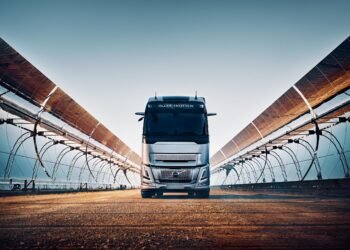 當世界追求奈米精度，Volvo守護每一公里 Volvo Trucks 承諾成為高科技供應鏈的可靠夥伴