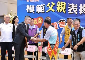 七堵區表揚22位模範父親　謝國樑感謝父愛奉獻打造幸福有愛城市