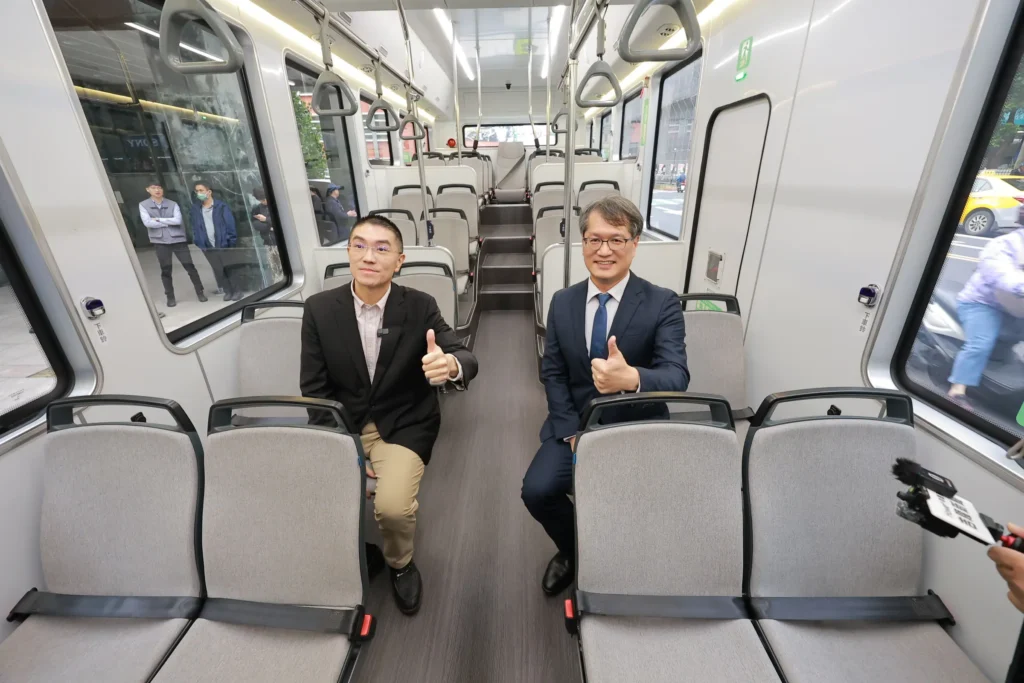 鴻華 MODEL T 前進基隆 啟動綠色交通新篇章