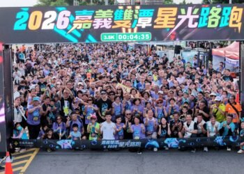 父親節4千人夜跑「雙潭」嗨翻嘉義 黃敏惠鳴槍:運動打造幸福城市 9 父親節4千人夜跑「雙潭」嗨翻嘉義 黃敏惠鳴槍:運動打造幸福城市
