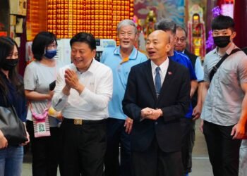 陳揮文要韓國瑜辭院長!韓傅預算風暴擴大 親藍名嘴反挺傅崐萁 5 陳揮文要韓國瑜辭院長!韓傅預算風暴擴大 親藍名嘴反挺傅崐萁